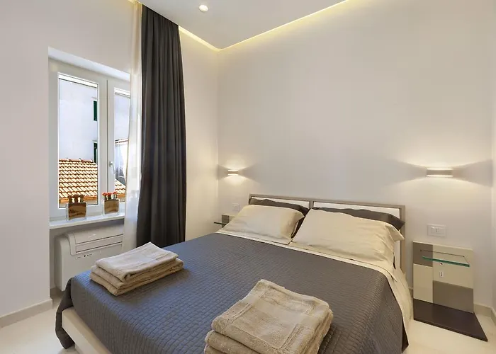 Estate4home - Surreo Luxury